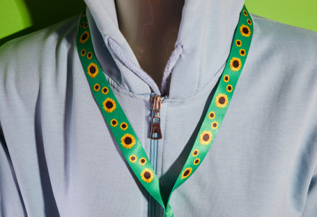 A Guide to Printing Lanyards: Lanyard Size & Dimensions
